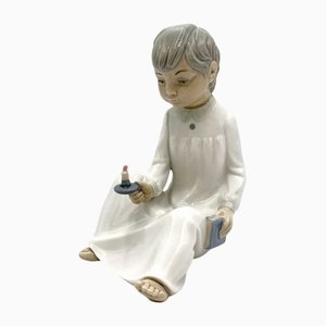 Figura de porcelana de un niño con una vela de Zahir Lladro, años 70