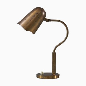 Lámpara de mesa sueca Mid-Century de latón perforado, años 40