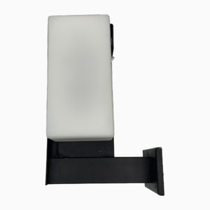 Lámparas de pared de vidrio blanco y hierro atribuidos a Stilnovo, años 50. Juego de 2