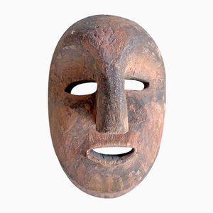 Antike geschnitzte Tribal Maske aus Holz mit Originalfarbe, Borneo, 1800er