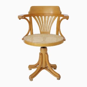 Silla giratoria trenzada vienesa en beige de Thonet