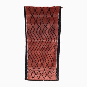 Vintage Berber Azilal Rot Gewaschener Grafischer Teppich mit Rautenmuster