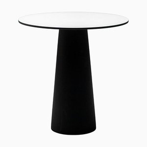 Mesa de comedor Moooi con base negra y superficie blanca de Marcel Wanders Studio, década del 2010