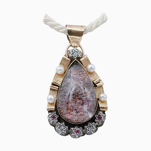 Collier à pendentif diamants, rubis, quartz musqué, perles, or rose et argent, années 40