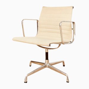 Chaise Pivotante EE108 par Charles & Ray Eames pour Vitra