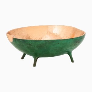Cuenco decorativo de bronce verdigris con patas de Alguacil & Perkoff LTD