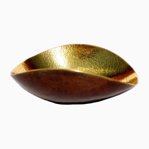 Scodella decorativa poco profonda in ottone con patina bronzea di Alguacil & Perkoff LTD
