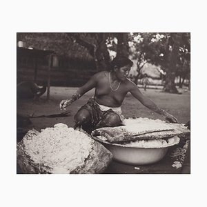 Fotografía en blanco y negro de Hanna Seidel, persona indígena de Surinam, años 60