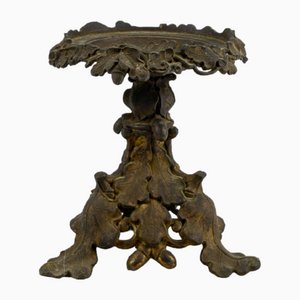 Soporte para salpicaduras modernista de metal con adornos de hojas de uva, década de 1890