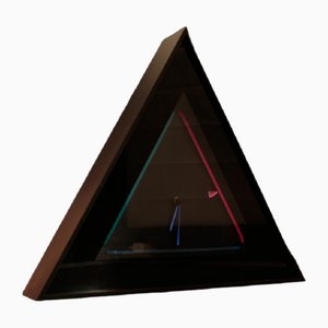 Postmodernes Dreieck mit fluoreszierendem Zifferblatt, 1980er