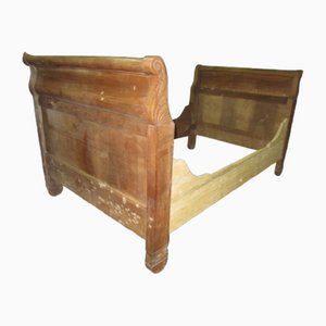 Cama de barco antigua de madera