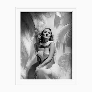 Stampa a pigmenti in bianco e nero di Marlene Dietrich, 1937 / 2022