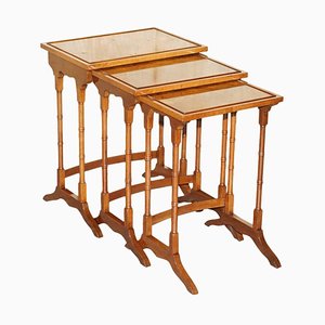 Tavolini ad incastro vintage in stile Chippendale in radica di noce, set di 3