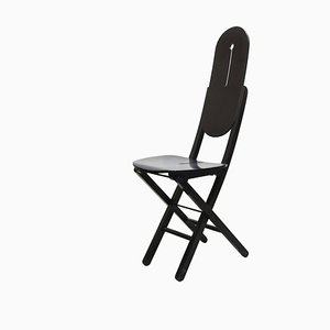 Silla plegable de madera teñida de negro