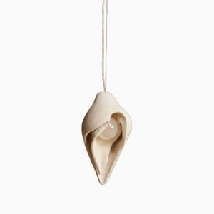 Suspension Womb Medium en Argile Beige Naturelle par Jan Ernst