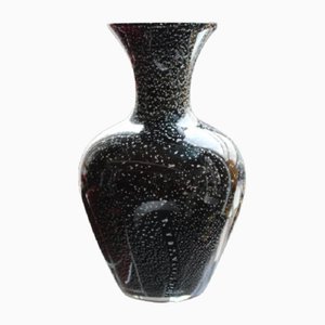 Schwarze Vase mit Silberpulver, 1970