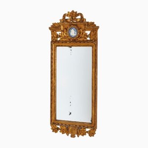 Espejo gustaviano con adornos tallados, década de 1880