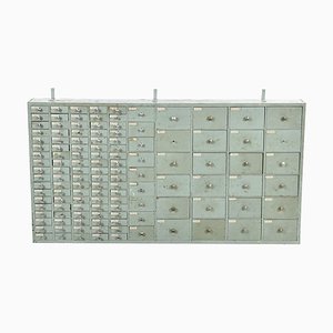 Eisenwarenschrank mit 123 Schubladen