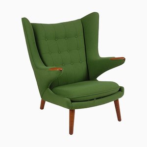 Papa Bear con tessuto Hallingdal verde di Hans J. Wegner