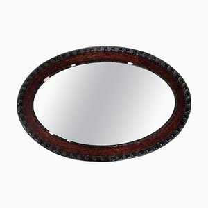 Espejo ovalado con marco de madera oscura, años 20