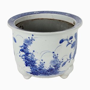 Japanese Jarnière Hyrado in Porcelain