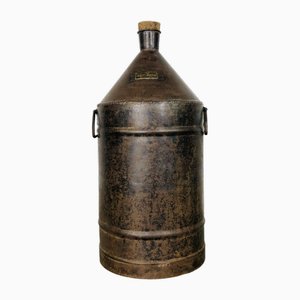 Botella Kontakta de acero, década de 1890