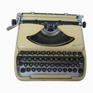 Beige-Braun Manual Typewriter with Case by Groma Colibri, Former East Germany, 1959, Set of 2