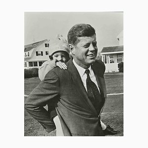 Unbekannt, Präsident Kennedy mit seiner Tochter, Vintage Fotografie, 1960er