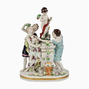 Groupe de Jeunes en Porcelaine avec Figurine Cupidon