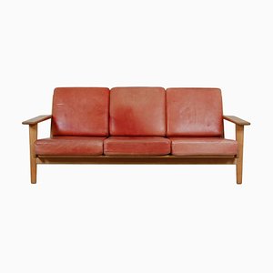 Sofá de tres plazas GE-290 de cuero anilino rojo patinado de Hans Wegner para Getama, años 90