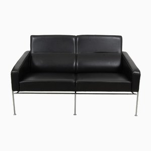 Two-Seater Airport Sofa in Patinated Black Leather by Arne Jacobsen for Fritz Hansen