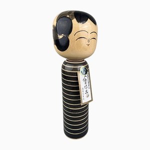 Muñeca Tougatta Kokeshi con caja de Takao Kiyohara, años 90