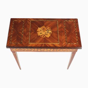 Antiker Spieltisch aus hellem Holz