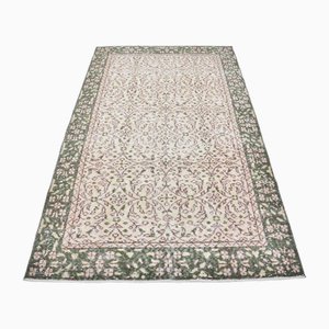 Green and Pi̇nk Color Oriental Area Carpet