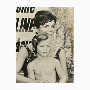 Unbekannt, Jacqueline Bouvier and her Daughter, Vintage Photographie, 1960er