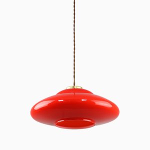 Mid-Century Untertasse Lampe aus Rotem Glas und Messing