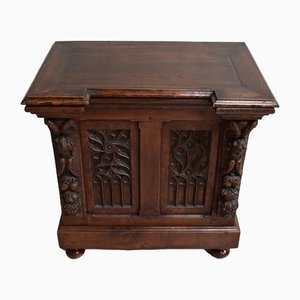 Small Renaissance Style Landing Linen Chest in Oak, Late 19th Century