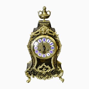 Orologio Luigi XV intarsiato marrone e ottone, 1880