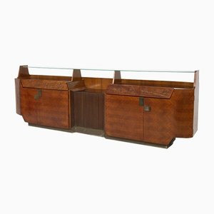 Aparador de muebles moderno de madera, vidrio y latón de Dassi, años 50