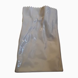 Vase in Paper Bag Look aus glasiertem Porzellan von Tapio Workkala für Rosenthal, 1970er
