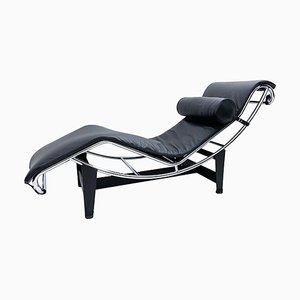 Chaise longue LC4 de cuero negro de Le Corbusier para Cassina, años 80