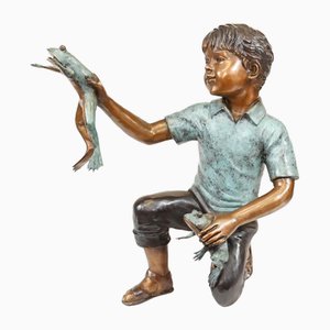 Estatua de bronce del niño de la rana del bastidor del jardín de los niños del sapo