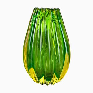 Élément de vase en verre de Murano vert attribué à Barrovier et Toso Italie 1970