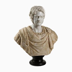 Busto di imperatore romano in marmo bianco e alabastro fiorito