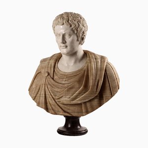 Römischer Kaiser Büste aus weißem Marmor und blumigem Alabaster
