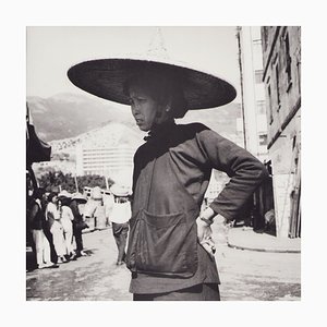 Hanna Seidel, Mujer de Hong Kong en la calle, fotografía en blanco y negro, años 60