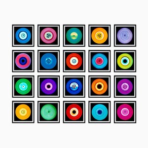 Heidler & Heeps, colección de vinilo: instalación multicolor de 20 piezas, década de 2010, impresiones fotográficas, enmarcado, juego de 20