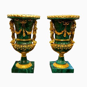 Monumentale Vintage Malachit Urnen aus vergoldeter Bronze, 2er Set