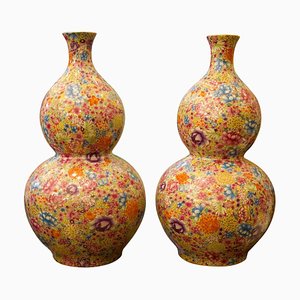 Mille-Fleur Vasen mit zwei Flaschen, 20. Jh., 2er Set