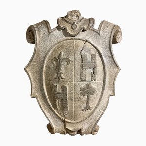 Escudo Heráldico de la Familia Toscana o Lombardía en Piedra